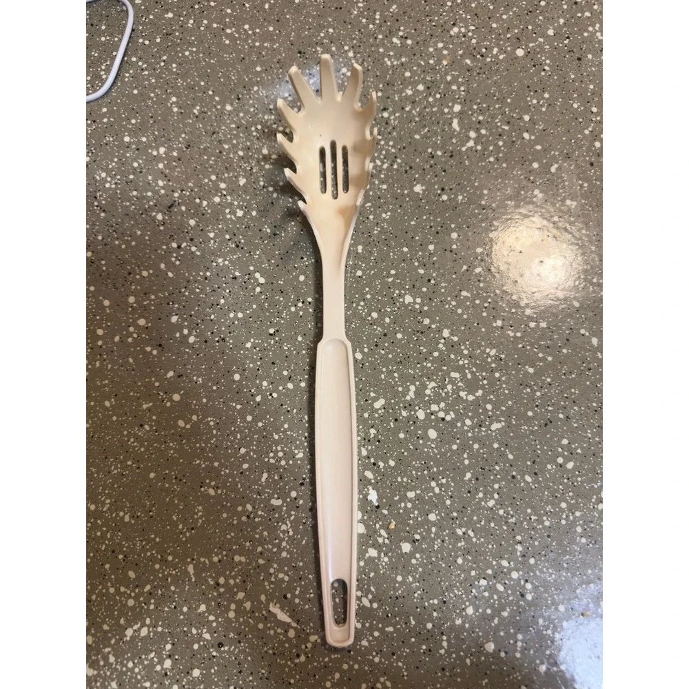 EKCO USA Beige Slotted Serving Spoon Pasta Server Kitchen Utensil Dishwasher Saf